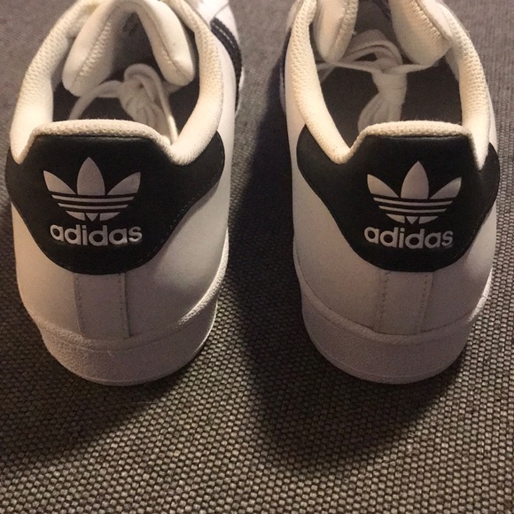 NEW Adidas Superstar Original Sneakers Sz 10.5 - Picture 4 of 5